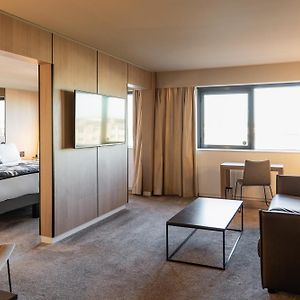 Junior King Suite Lounge